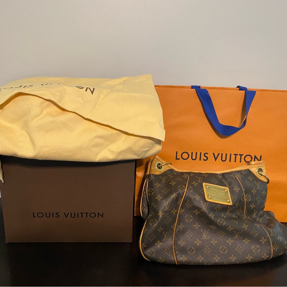 Louis Vuitton Brown and Gold Monogram Shoulder Bag - Galleria PM. - Picture 13 of 13